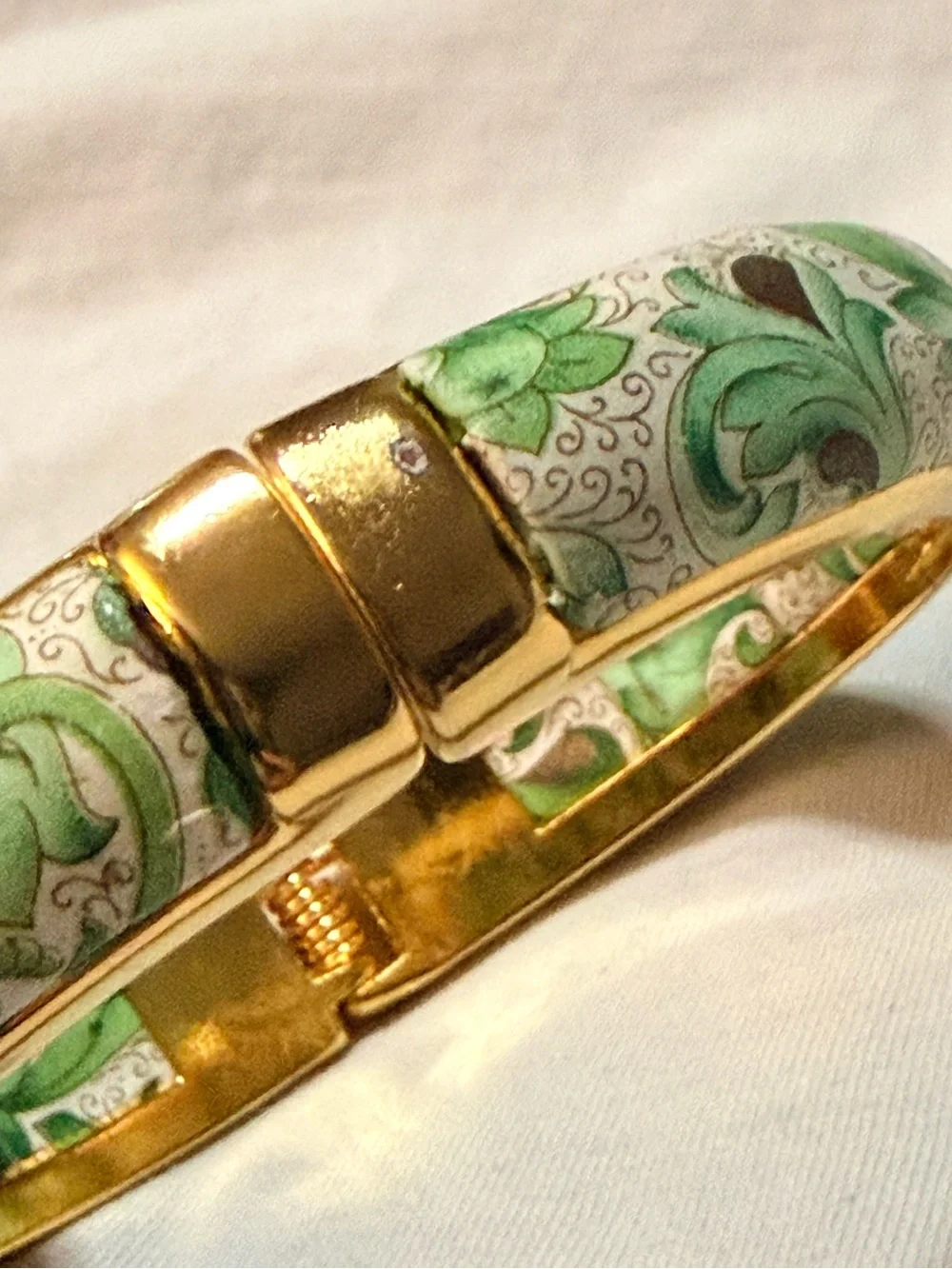 Stauer Florentina Verde Fiori hinged bangle bracelet, green